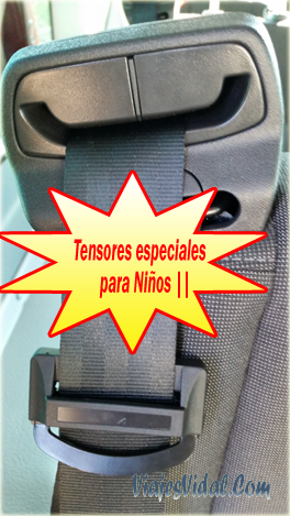 Vehículo provisto de tensores en los cinturones de seguridad para ajustarlos mejor a los más pequeños.